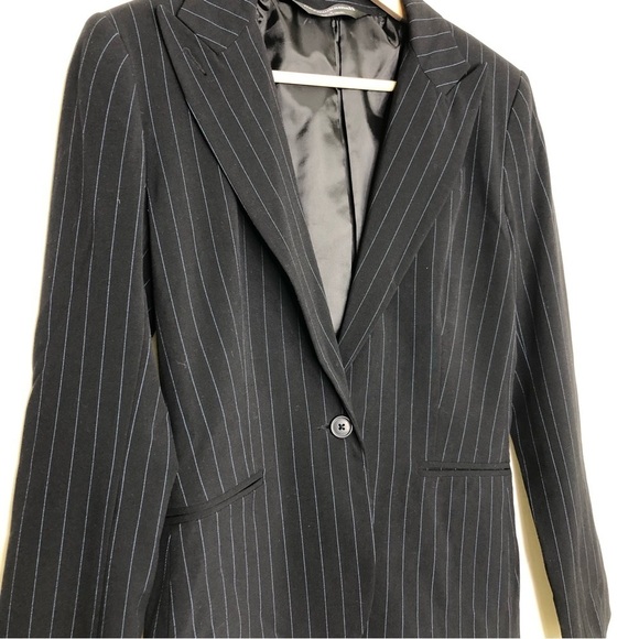 Norma Kamali Black pinstripe, one button closure blazer - Picture 3 of 12